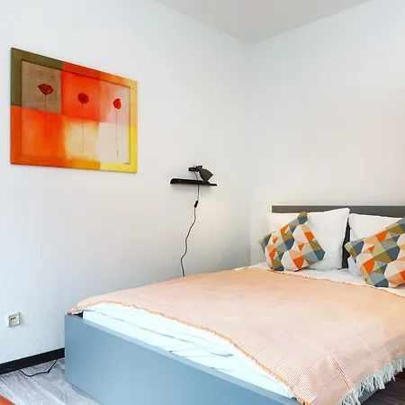 Zentrales 2-sz-apartment Nr 4 - Top-lage Am Hbf * Крефельд